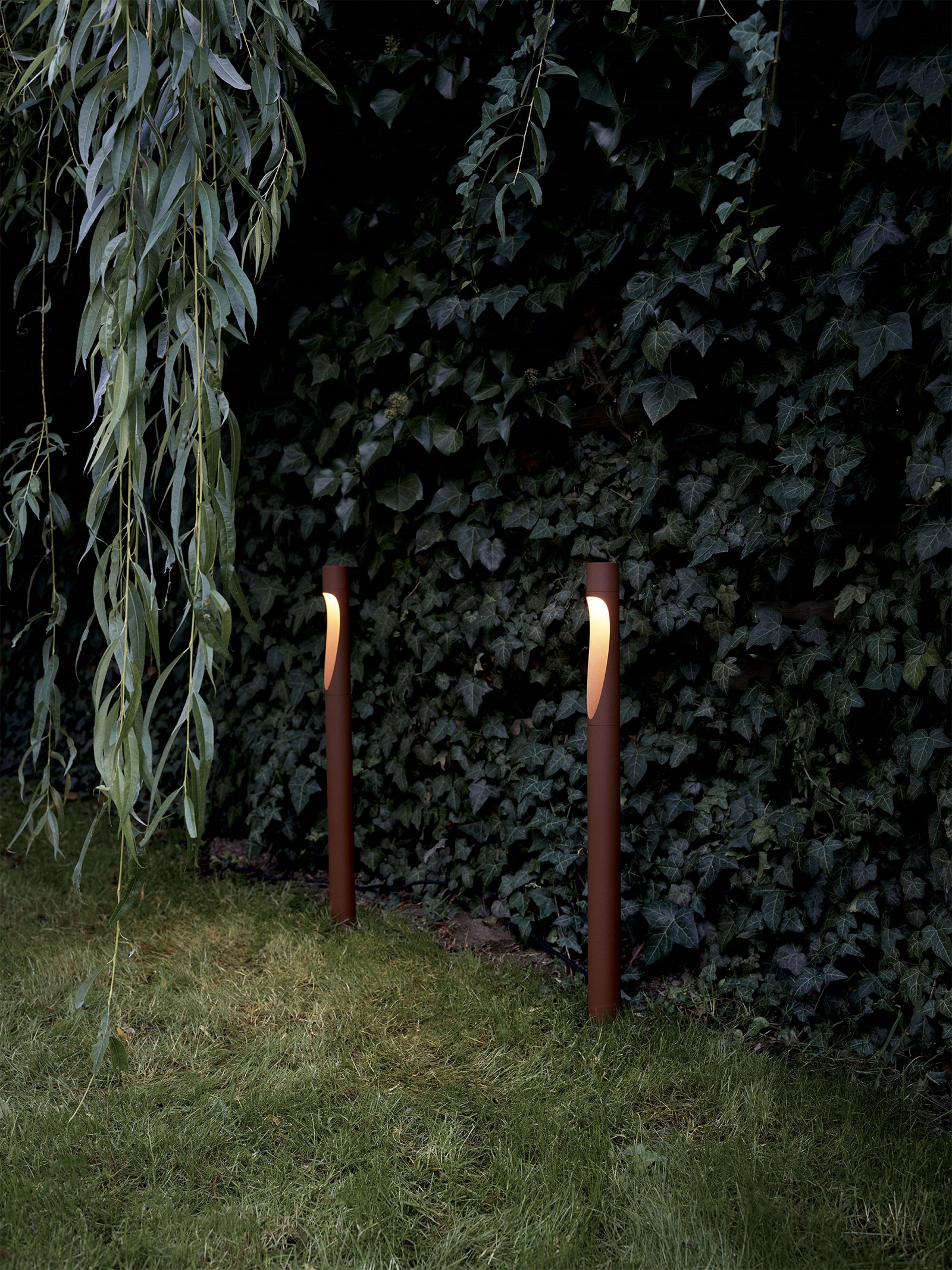 Flindt Garden Pullert Lang Corten Base med Adapter, 2700K - Louis Poulsen @  Rum21.dk