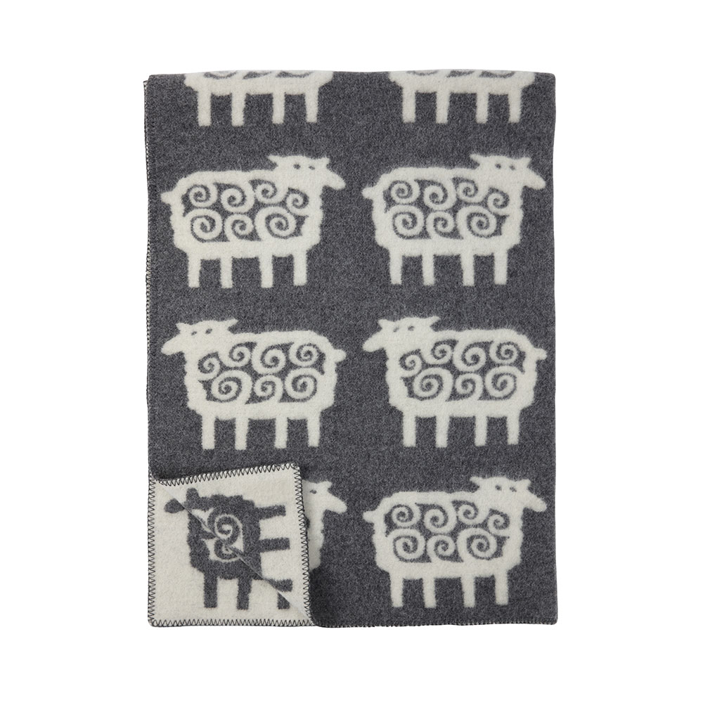 KLIPPAN ホッキョクグマ ブランケット 130x180cm Black Sheep Blanket, 130x180 cm from Klippan Yllefabrik | RoyalDesign