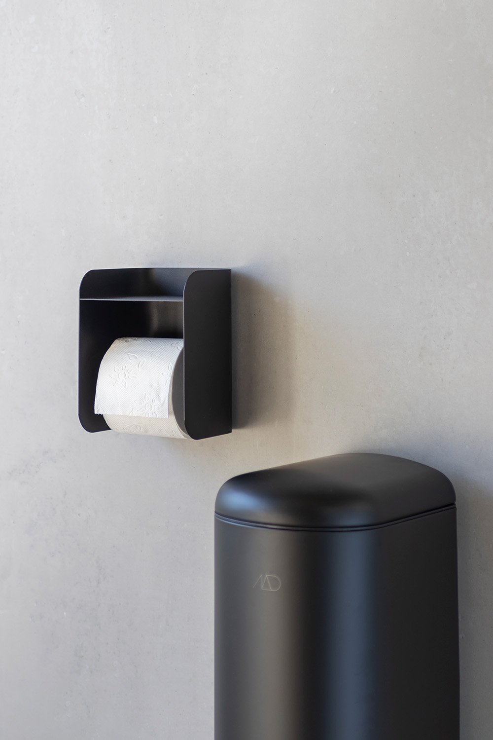 https://api-prod.royaldesign.se/api/products/image/2/mette-ditmer-carry-toilet-roll-holder-2