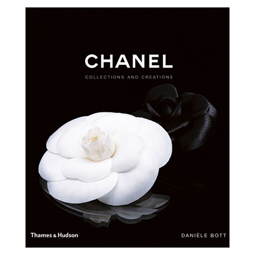 RD Atelier Store - Gold details #chanel #book #flower #white #gold